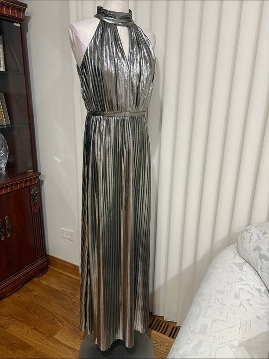 Vince Camuto Dresses & Skirts - Vince Camuto Metallic  Pleated Halter Maxi gown Dress glam sparkle NWOT size 6